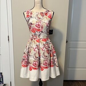 Just...Taylor White and Pink Sleeveless Floral Dress